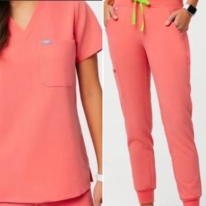 FIGS Small Hot Coral Scrub Set